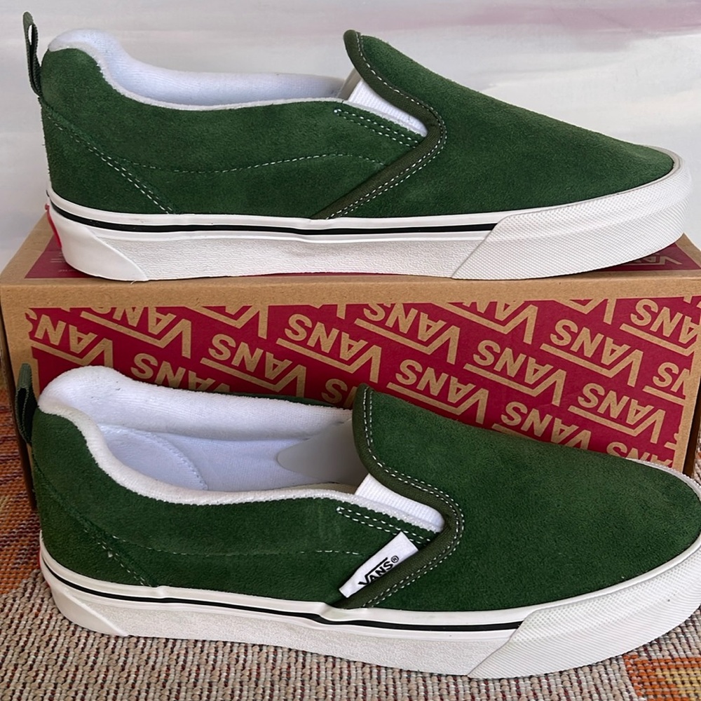 Vans WMNS Knu Slip
Green/True White
VN0009QDBGN
Sneakers